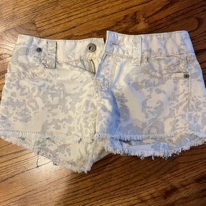 1st Kiss Women’s beige shorts with light brown print